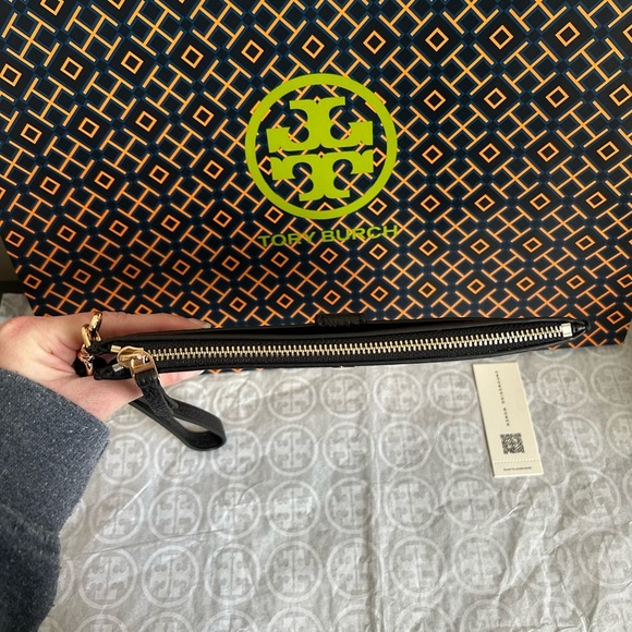 Tory Burch Chelsea Wristlet Bag Black Gold - Picture 3 of 8